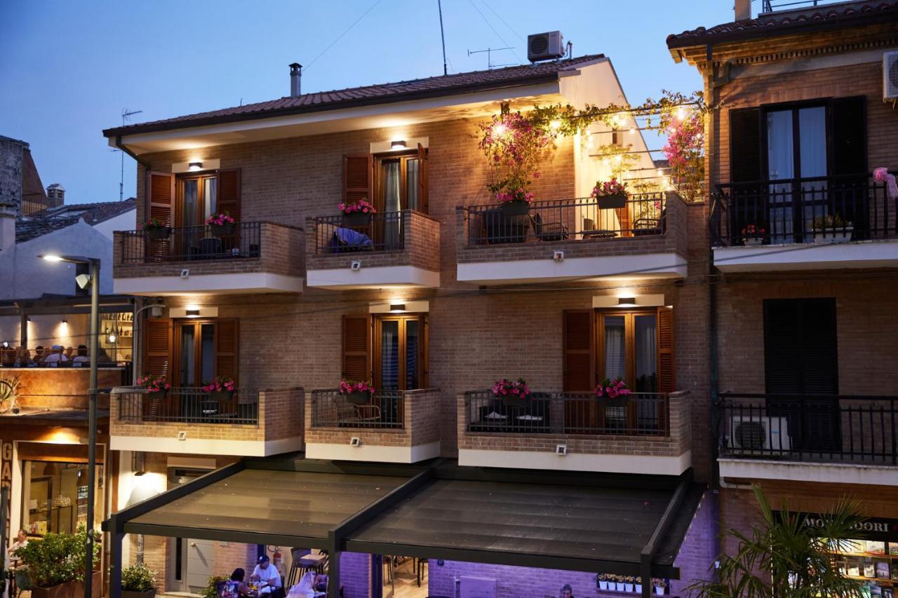Battisti 56 Otel Porto SantʼElpidio Dış mekan fotoğraf